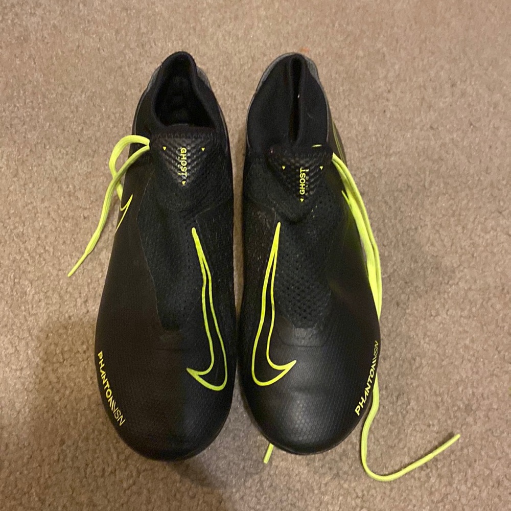 Kids Nike ghost lace cleats size 7 big kids